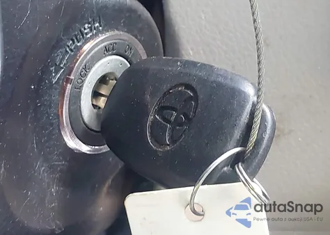 2018 Toyota Highlander Le z USA, uszkodzony, nr VIN 5TDZARFH8JS038855